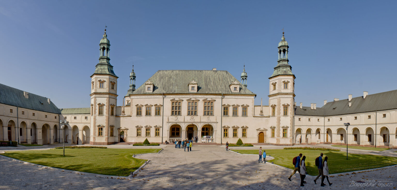 pa-ac-biskup-w-krakowskich-w-kielcach-poznaj-100